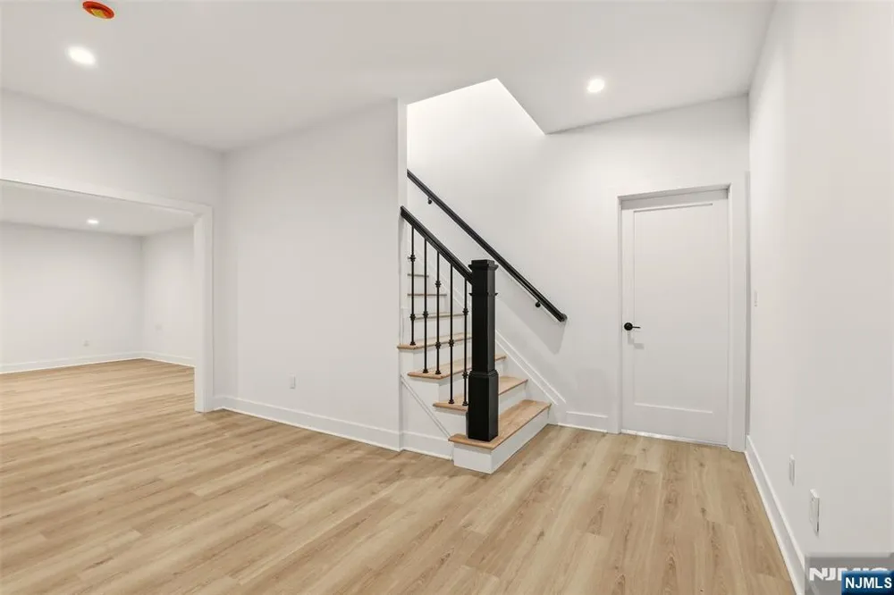 26 Huff Terrace Montvale, NJ 07645
