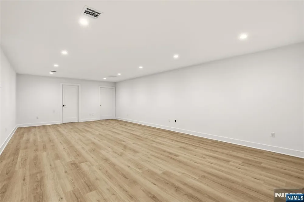 26 Huff Terrace Montvale, NJ 07645