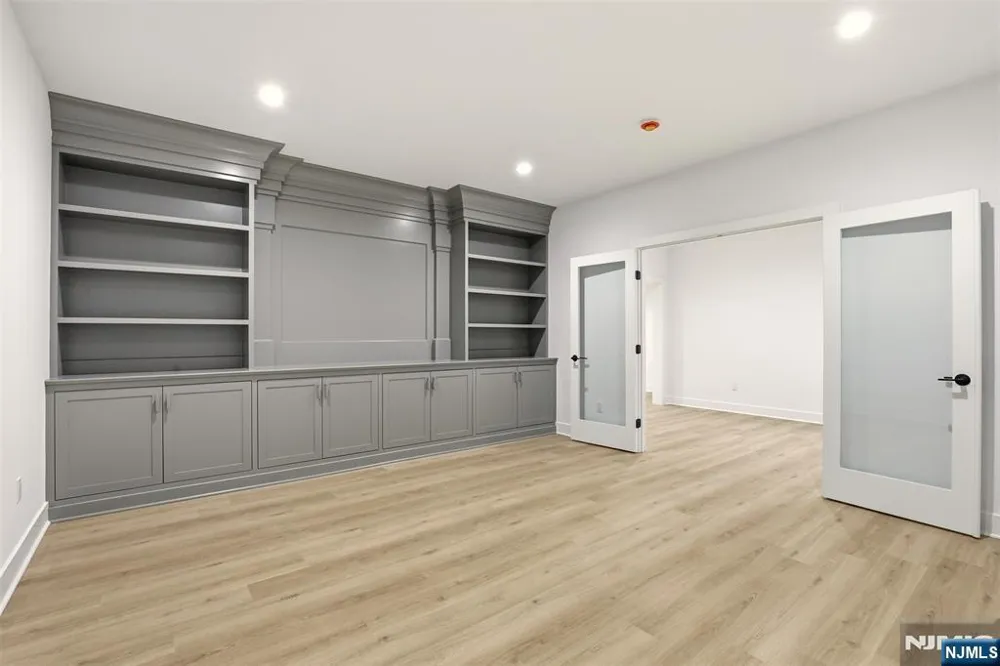 26 Huff Terrace Montvale, NJ 07645
