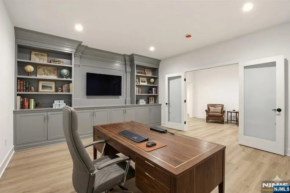 26 Huff Terrace Montvale, NJ 07645