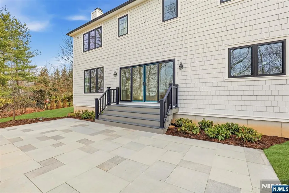 26 Huff Terrace Montvale, NJ 07645