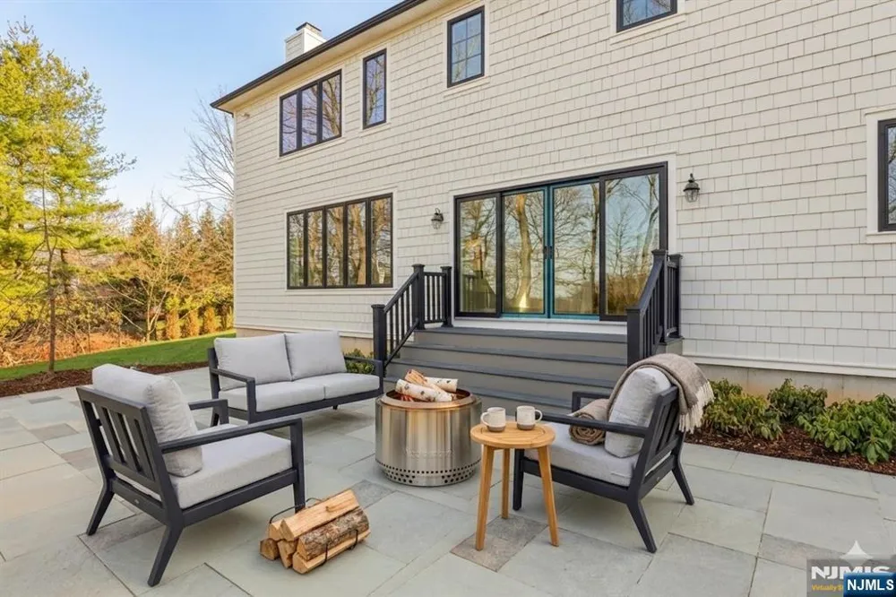 26 Huff Terrace Montvale, NJ 07645