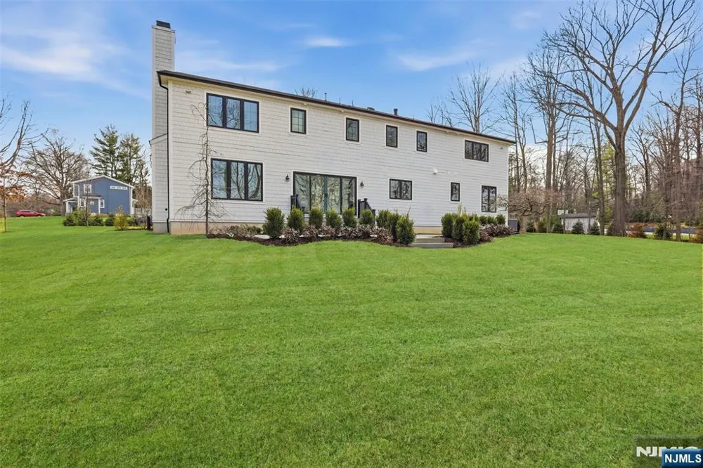 26 Huff Terrace Montvale, NJ 07645