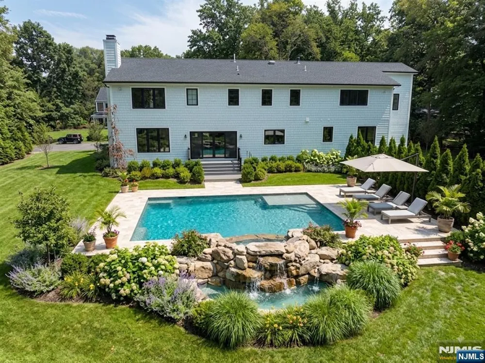 26 Huff Terrace Montvale, NJ 07645