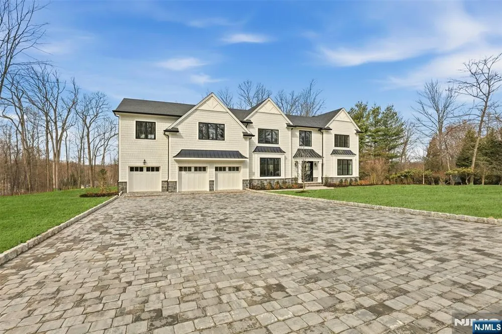 26 Huff Terrace Montvale, NJ 07645