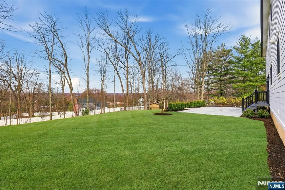 26 Huff Terrace Montvale, NJ 07645