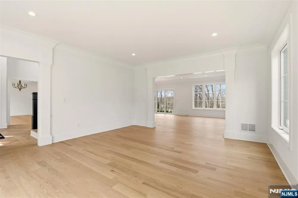 26 Huff Terrace Montvale, NJ 07645