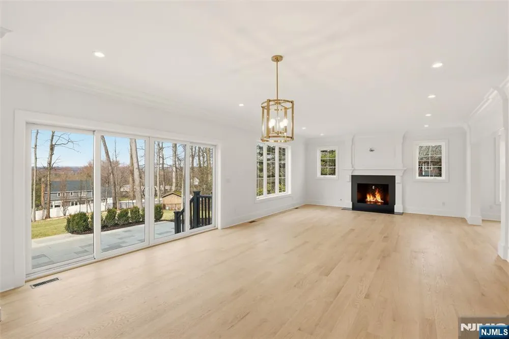 26 Huff Terrace Montvale, NJ 07645
