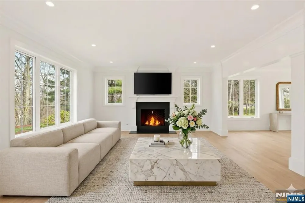 26 Huff Terrace Montvale, NJ 07645