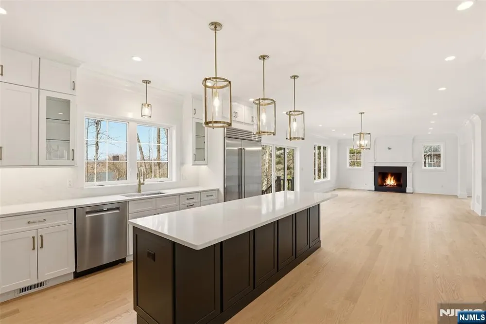 26 Huff Terrace Montvale, NJ 07645