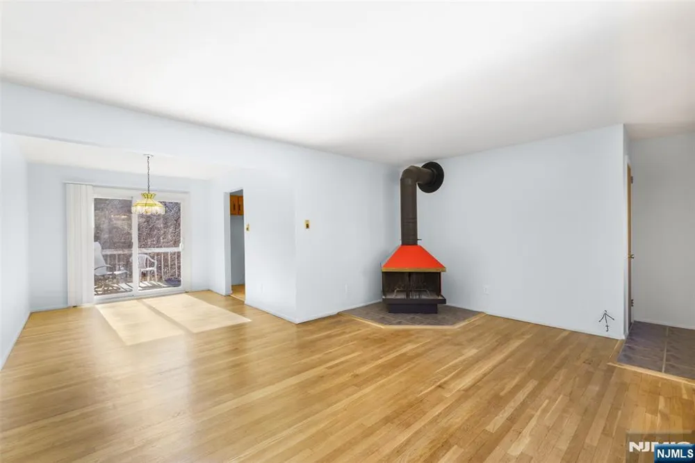 18 Kendall Drive Ringwood, NJ 07456