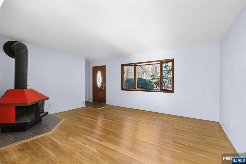 18 Kendall Drive Ringwood, NJ 07456