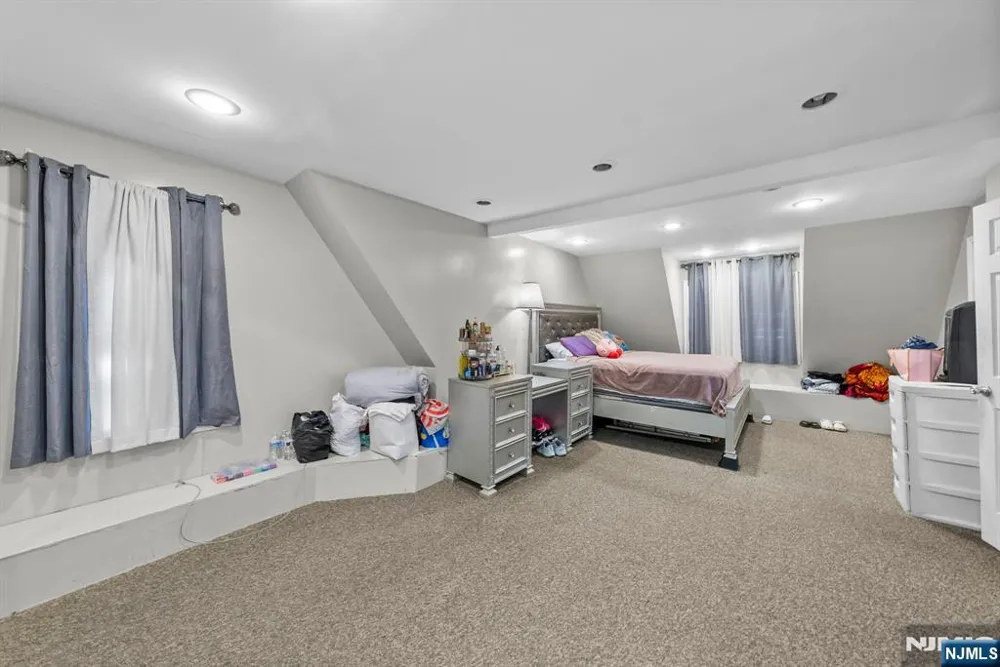 38-40 Nairn Place Newark, NJ 07108