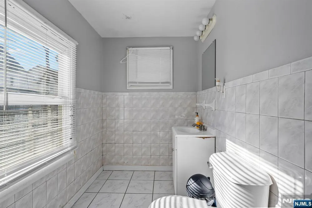 38-40 Nairn Place Newark, NJ 07108
