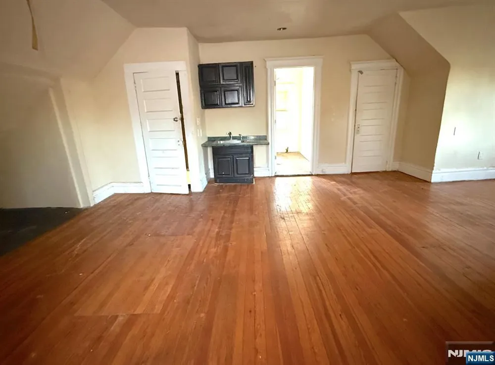 66 Scheerer Newark, NJ 07112