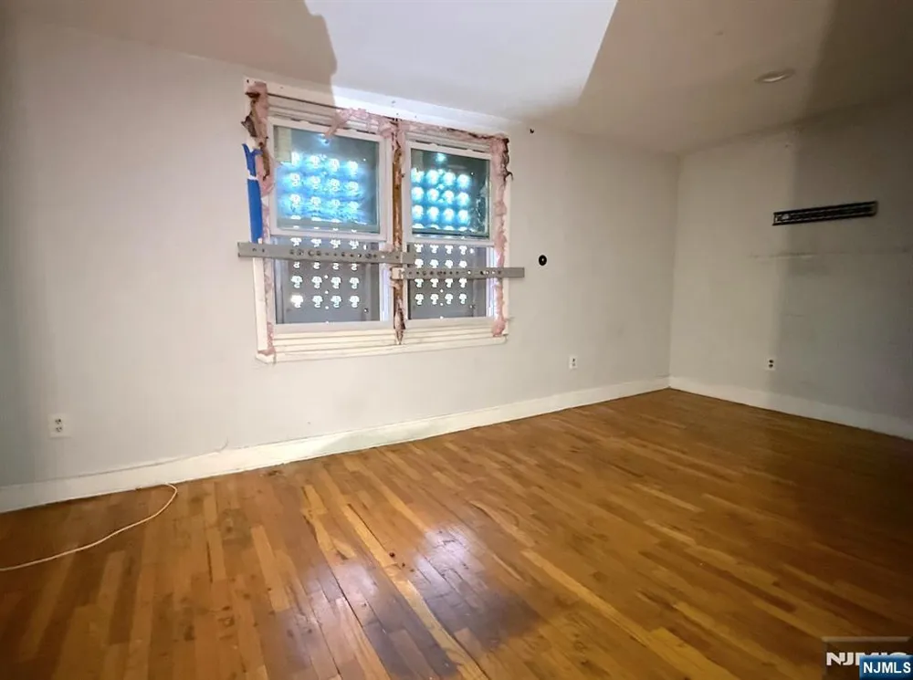 66 Scheerer Newark, NJ 07112