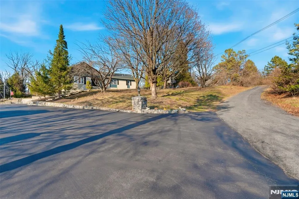 2 Rossi Drive Clinton, NJ 08809