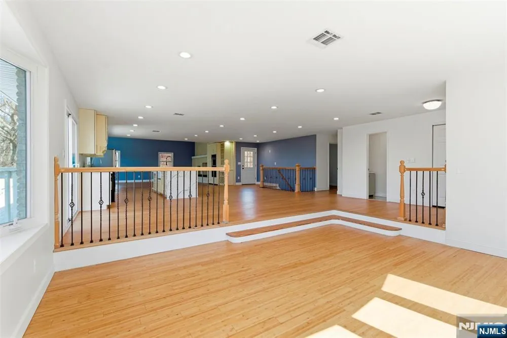 2 Rossi Drive Clinton, NJ 08809