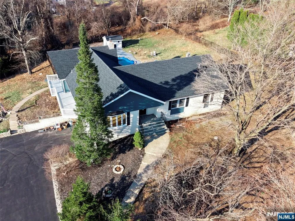 2 Rossi Drive Clinton, NJ 08809