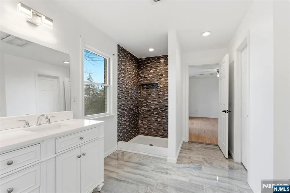 2 Rossi Drive Clinton, NJ 08809
