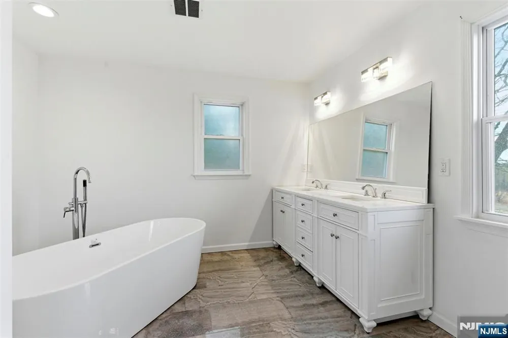 2 Rossi Drive Clinton, NJ 08809