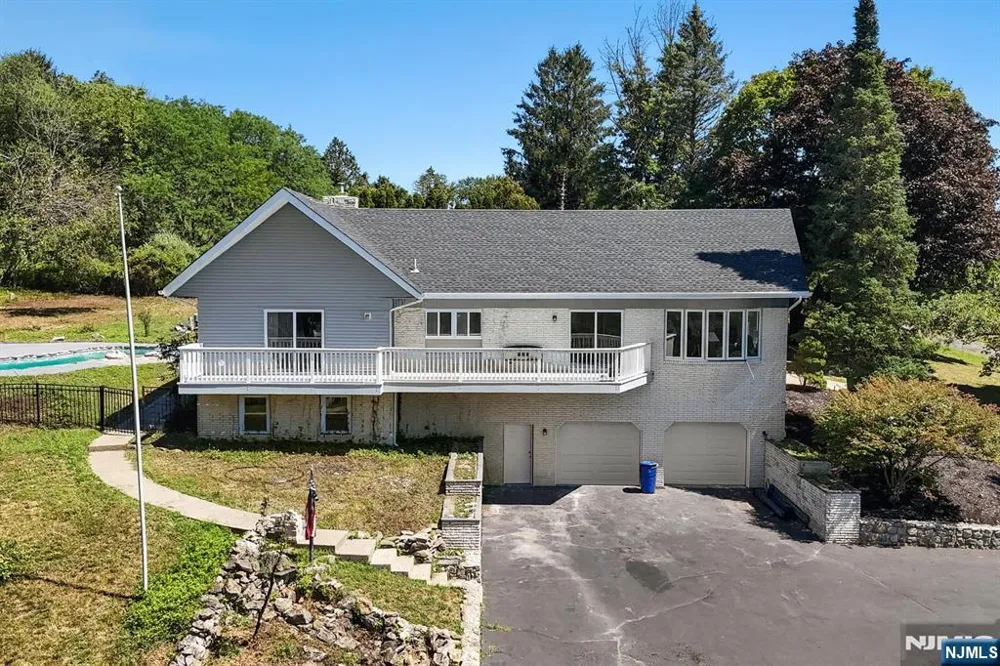 2 Rossi Drive Clinton, NJ 08809