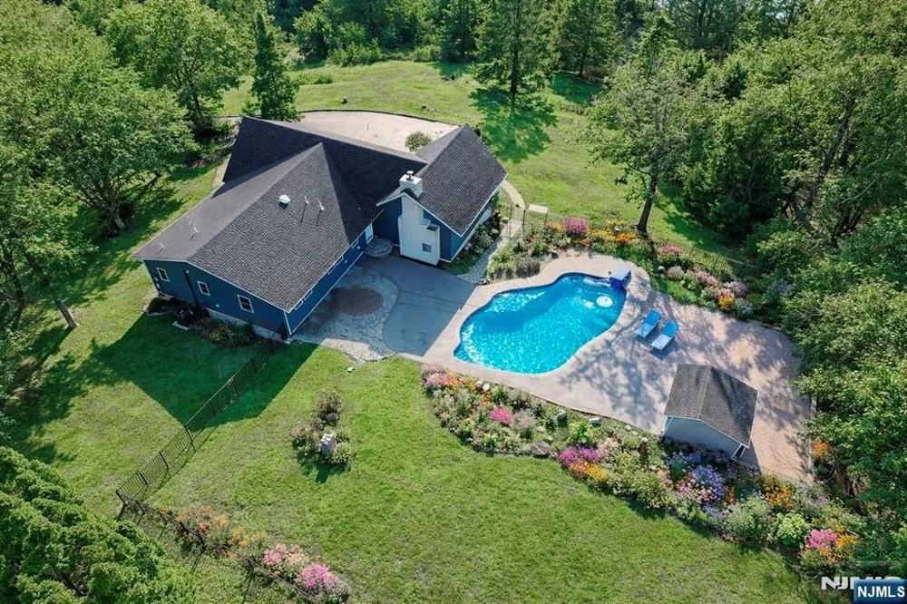 2 Rossi Drive Clinton, NJ 08809