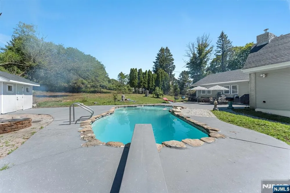 2 Rossi Drive Clinton, NJ 08809