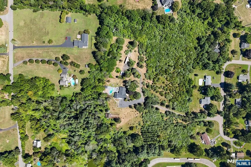 2 Rossi Drive Clinton, NJ 08809
