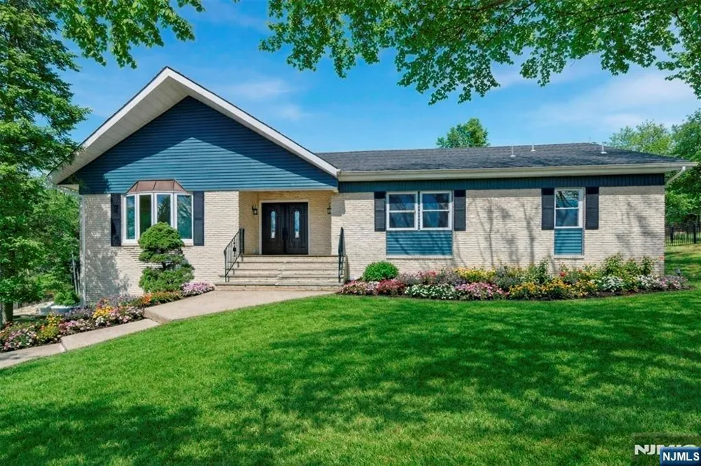 2 Rossi Drive Clinton, NJ 08809