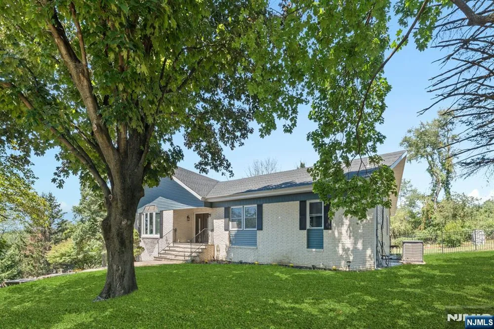 2 Rossi Drive Clinton, NJ 08809