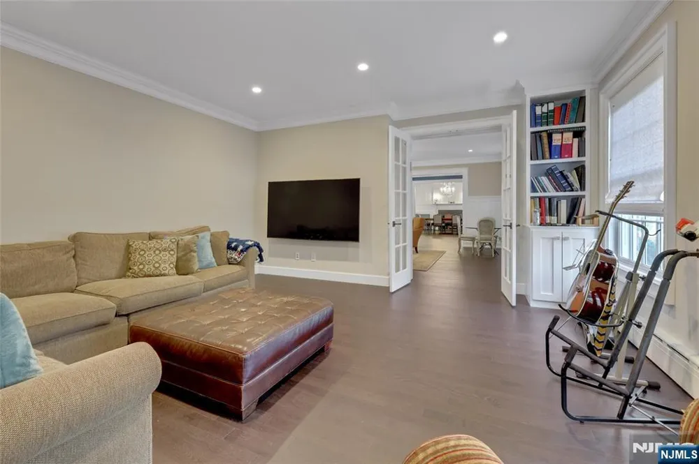 292 MAPLE Street Englewood, NJ 07631