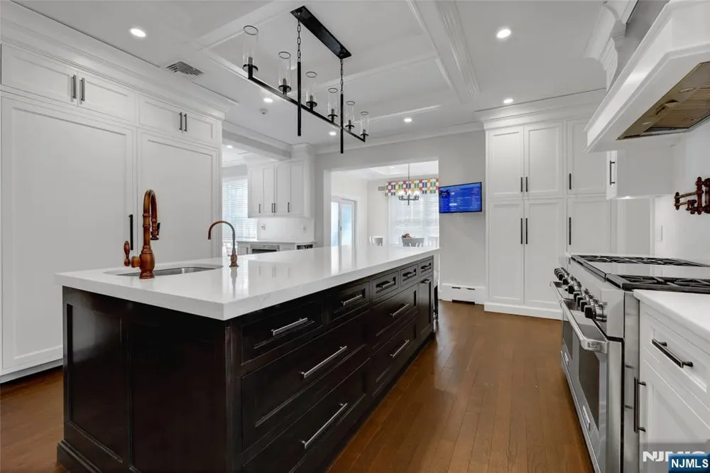 292 MAPLE Street Englewood, NJ 07631