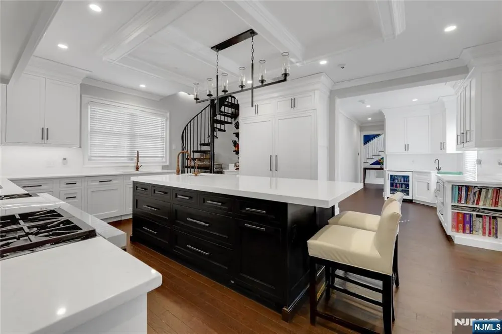 292 MAPLE Street Englewood, NJ 07631
