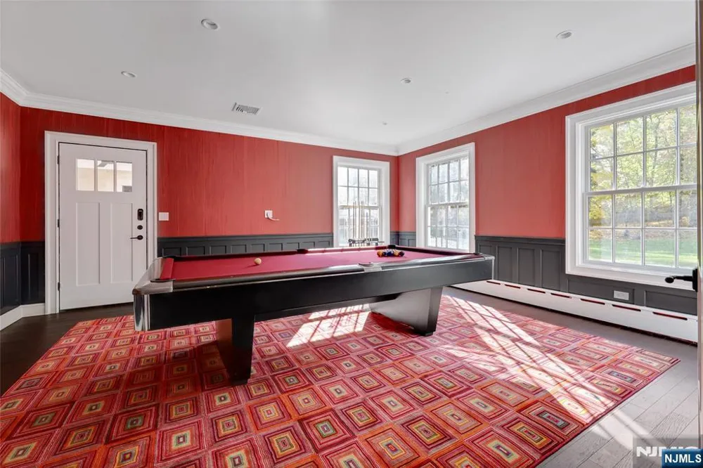 292 MAPLE Street Englewood, NJ 07631