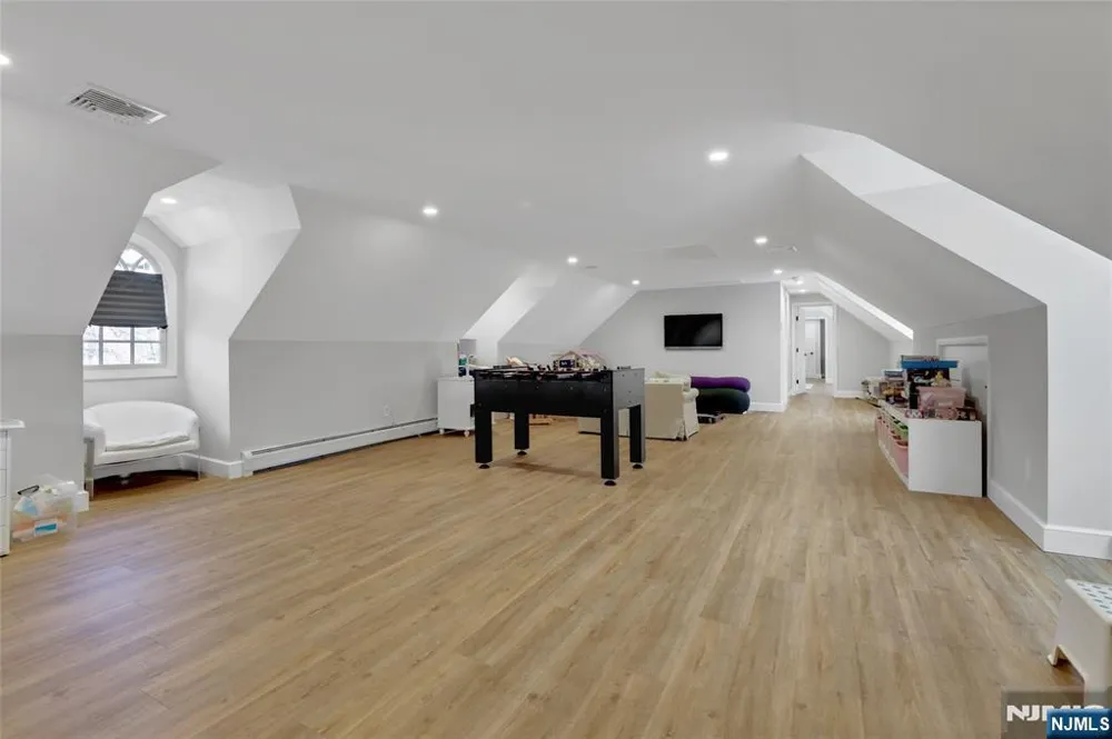 292 MAPLE Street Englewood, NJ 07631