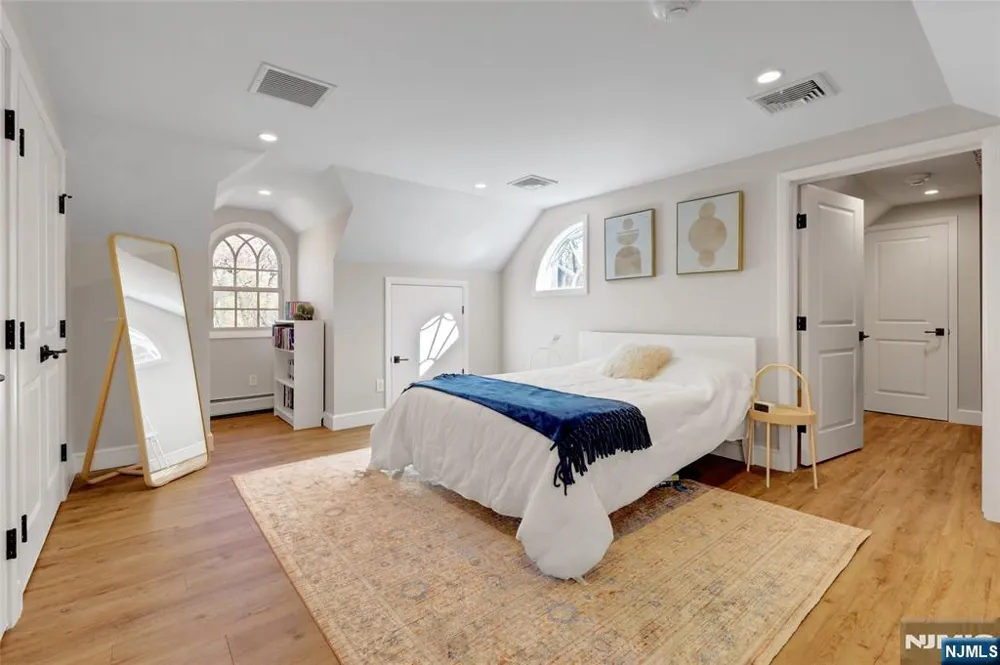 292 MAPLE Street Englewood, NJ 07631