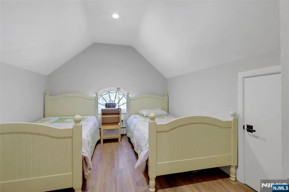 292 MAPLE Street Englewood, NJ 07631