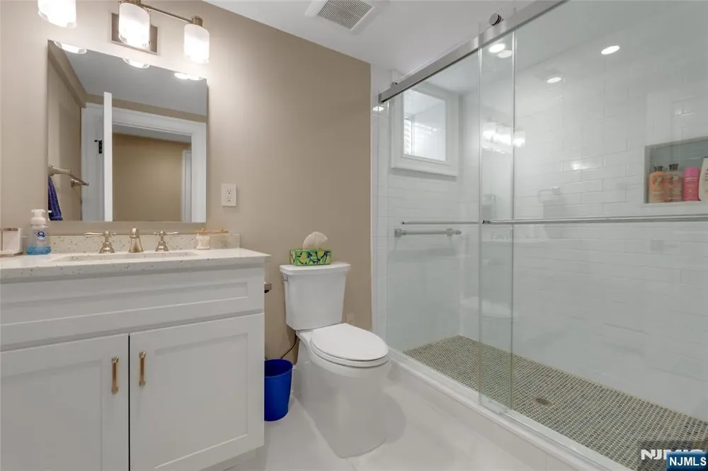 292 MAPLE Street Englewood, NJ 07631