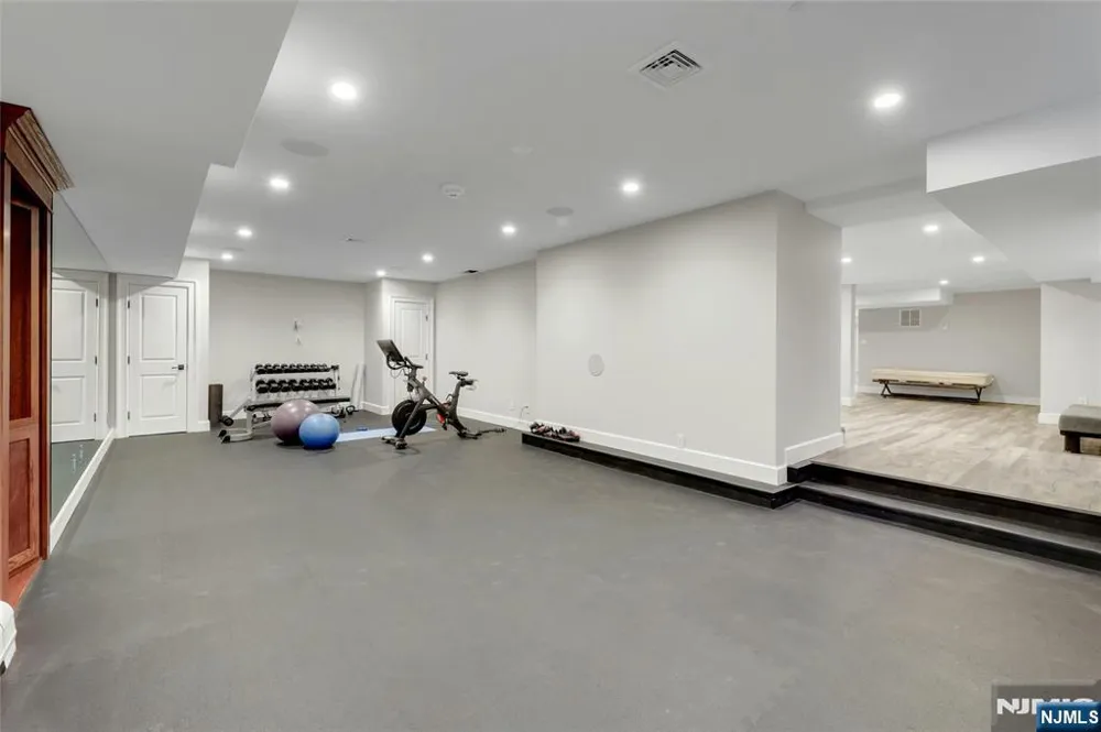 292 MAPLE Street Englewood, NJ 07631