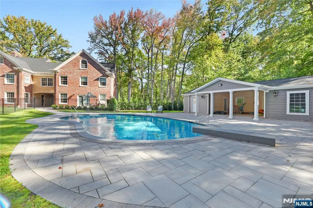 292 MAPLE Street Englewood, NJ 07631