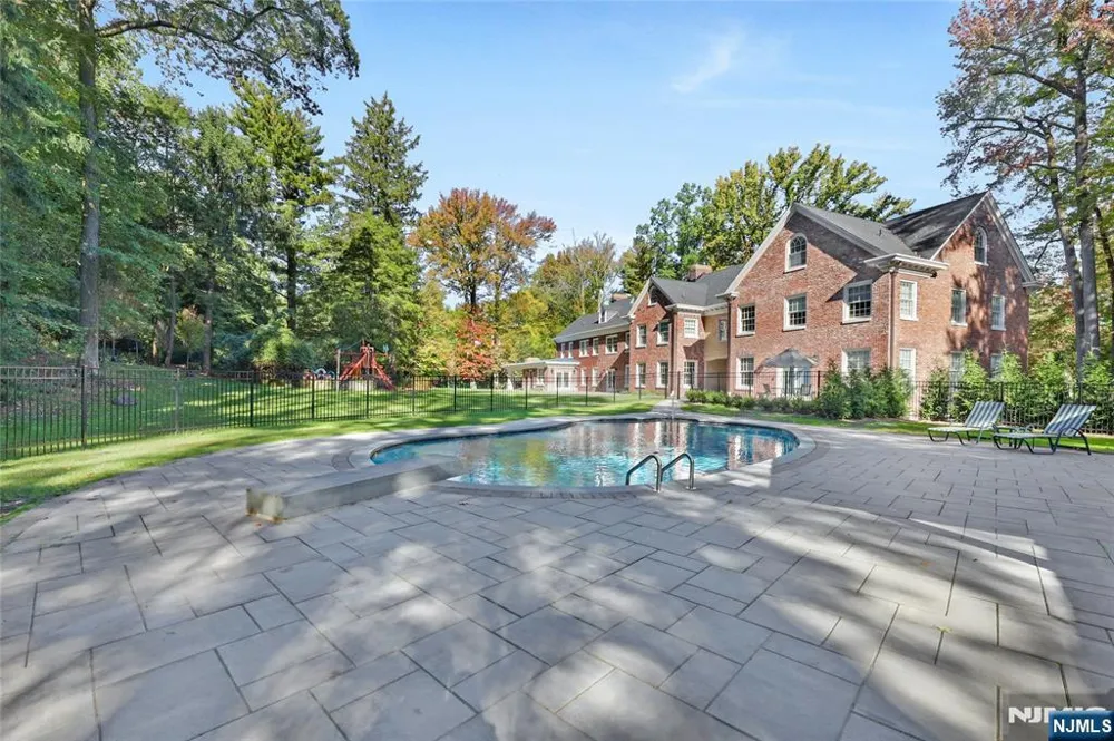 292 MAPLE Street Englewood, NJ 07631