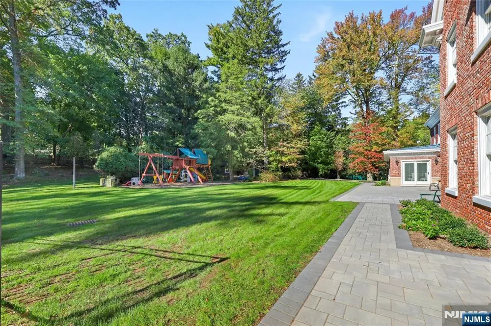 292 MAPLE Street Englewood, NJ 07631