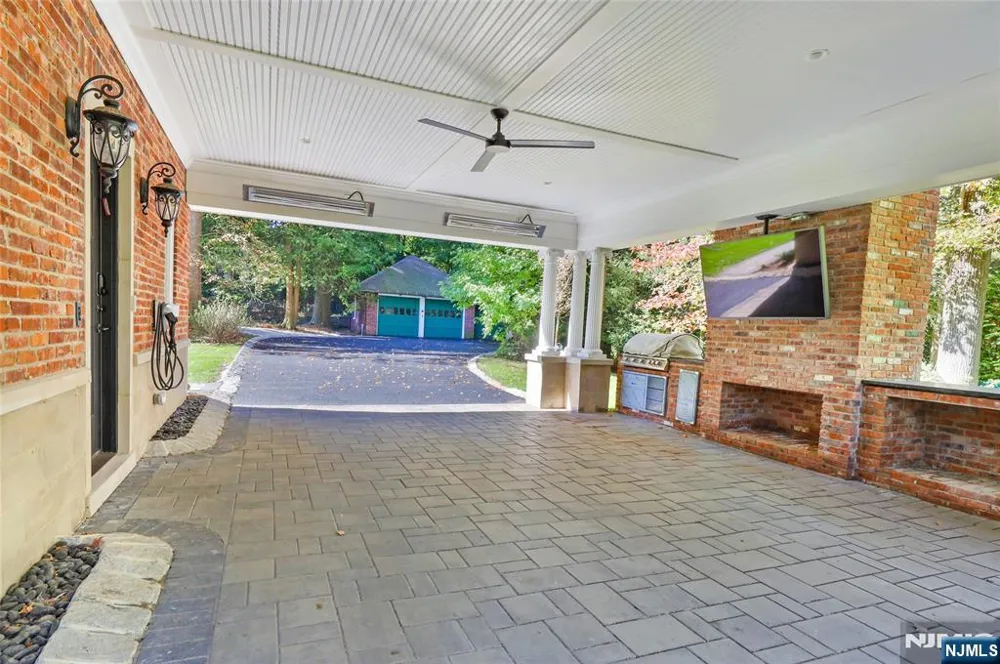 292 MAPLE Street Englewood, NJ 07631