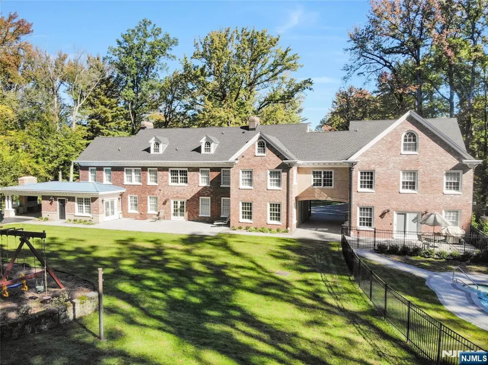 292 MAPLE Street Englewood, NJ 07631