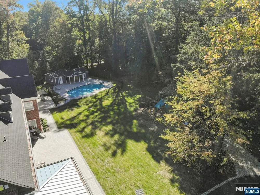 292 MAPLE Street Englewood, NJ 07631