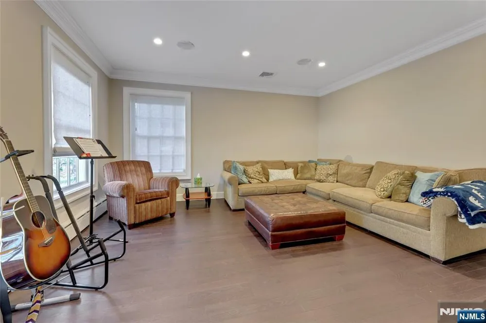 292 MAPLE Street Englewood, NJ 07631