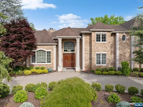 27 Roberts Road