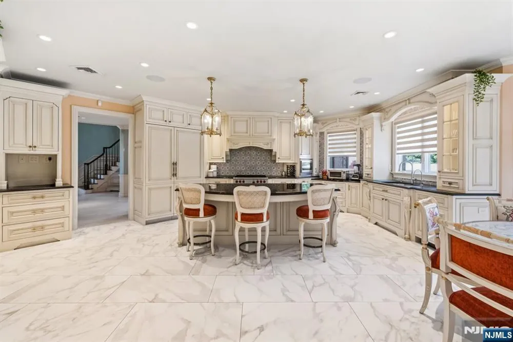 27 Roberts Road Englewood Cliffs, NJ 07632