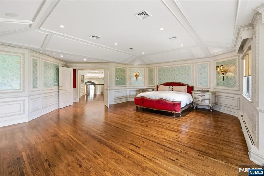 27 Roberts Road Englewood Cliffs, NJ 07632